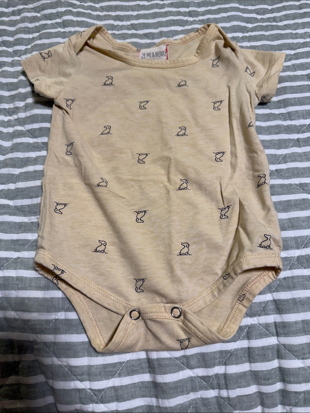 Mango Cream Short-Sleeve Baby Bodysuit with black Doodle Print